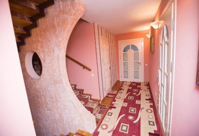 اتاق استاندارد یک تخته با سرویس بهداشتی مشترک, Home Sweet Home