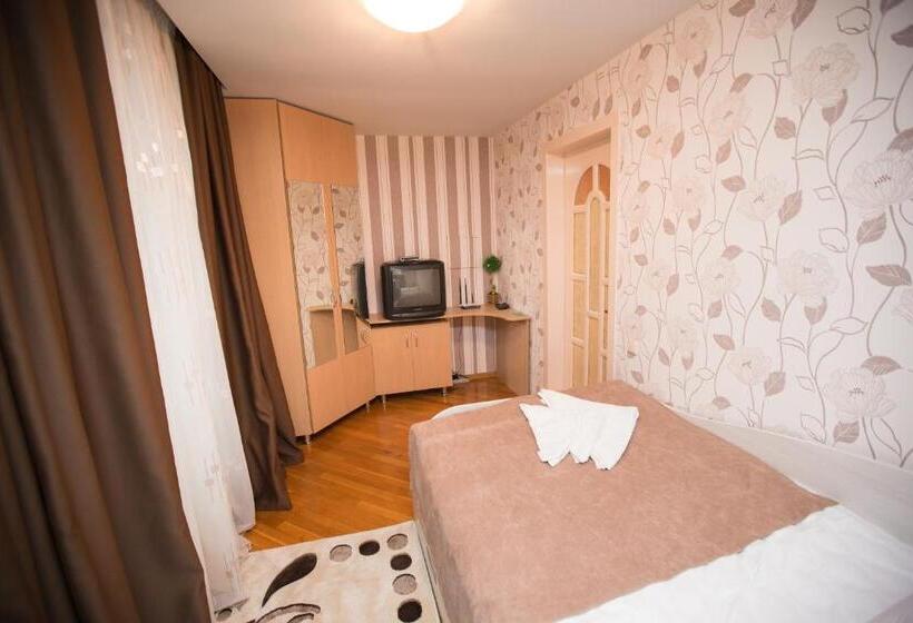 اتاق استاندارد یک تخته با سرویس بهداشتی مشترک, Home Sweet Home