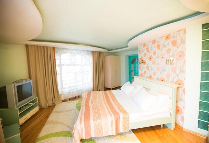 اتاق لوکس, Home Sweet Home