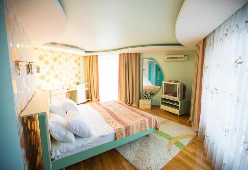 اتاق لوکس, Home Sweet Home