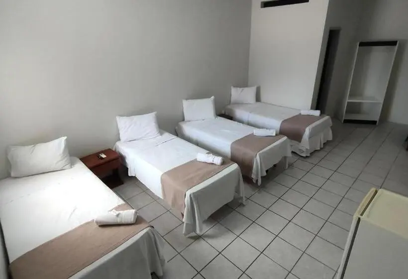 Chambre Quadruple Standard, Pousada Cecosne