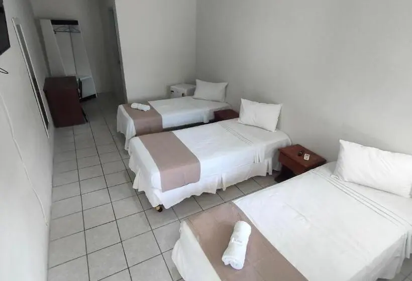 Chambre Triple Standard, Pousada Cecosne