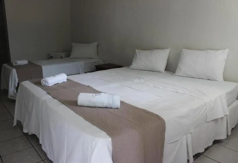 Chambre Triple Standard, Pousada Cecosne