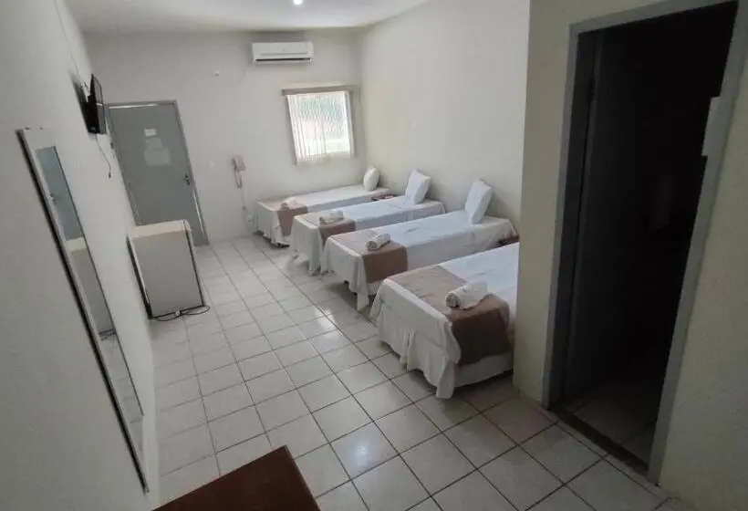 Chambre Familiale, Pousada Cecosne