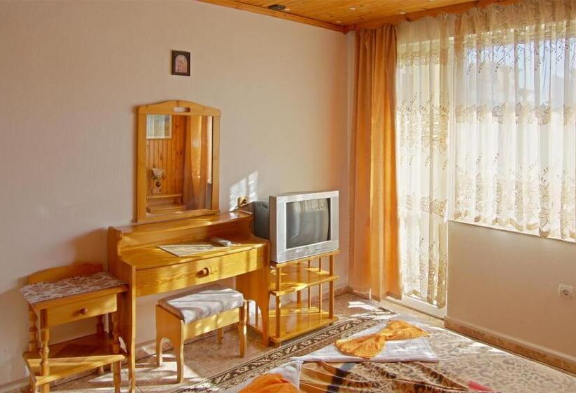 Апартаменты 2 Спальни с Террасой, Violeta 7 Guest House