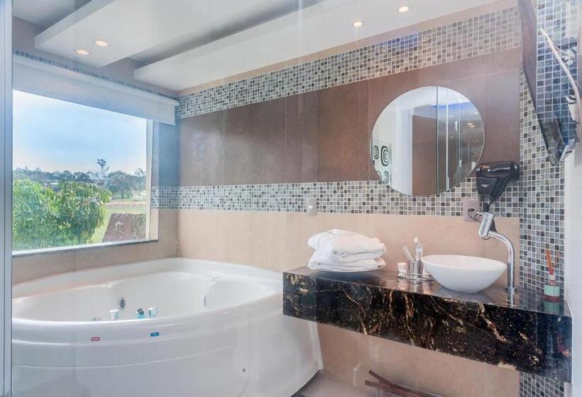 디럭스 룸, Rainbow Motel