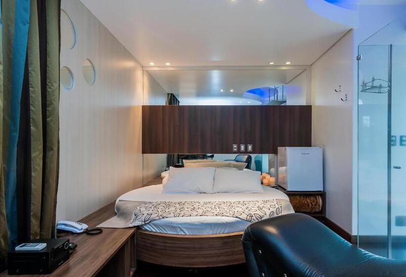 디럭스 룸, Rainbow Motel