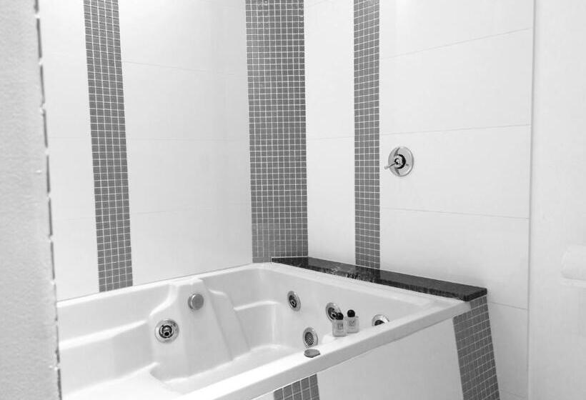 수피리어 룸, Rainbow Motel