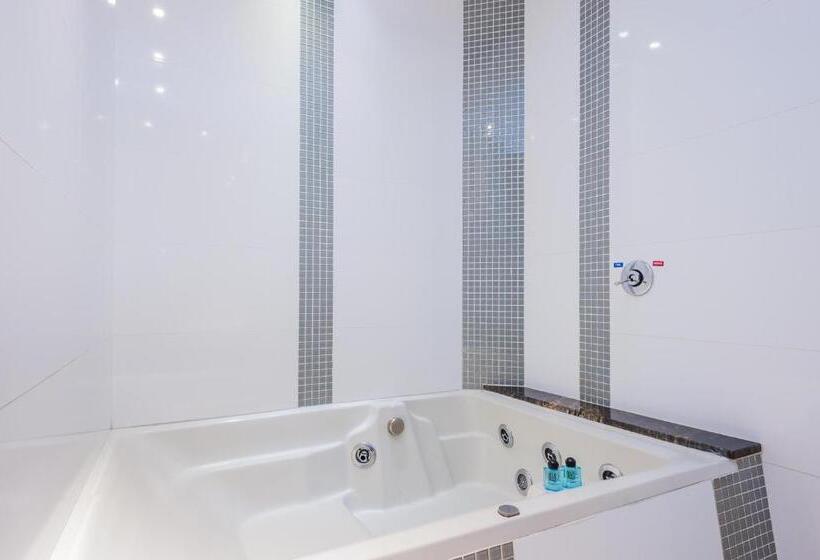 수피리어 룸, Rainbow Motel