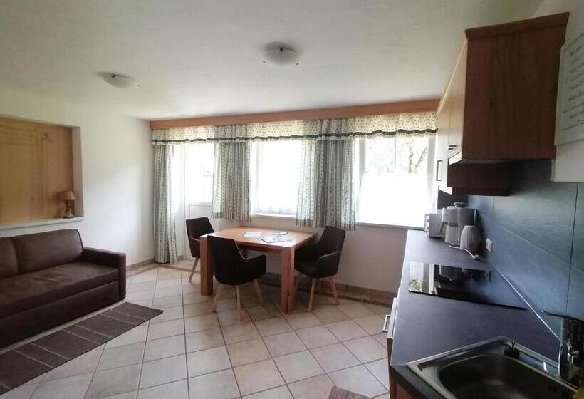 דירת חדר סופריור, Saumerhof