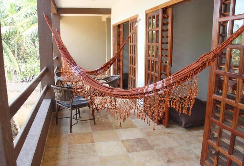 جناح جونيور, Casa Martina