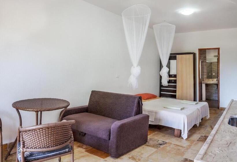 جناح جونيور, Casa Martina