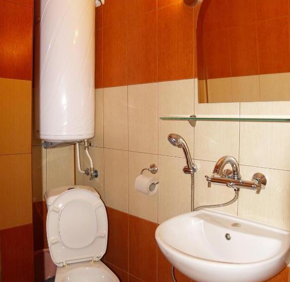 Четырехместный Номер Стандарт с Балконом, Kazasovata Guest House