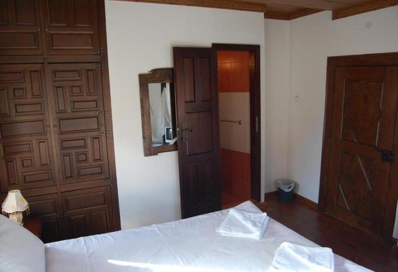 غرفة قياسية رباعية مزودة بشُرفة, Kazasovata Guest House