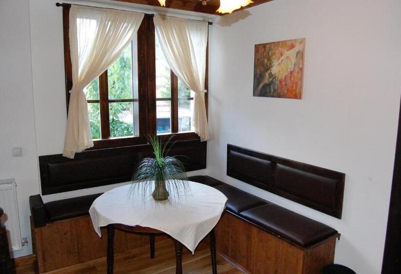 Люкс 2 Спальни, Kazasovata Guest House
