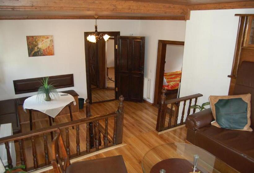 جناح غرفتين نوم, Kazasovata Guest House