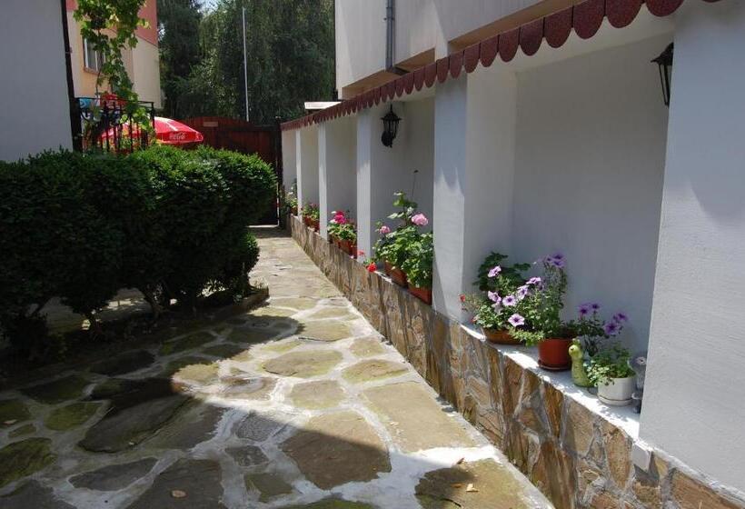 جناح غرفتين نوم, Kazasovata Guest House