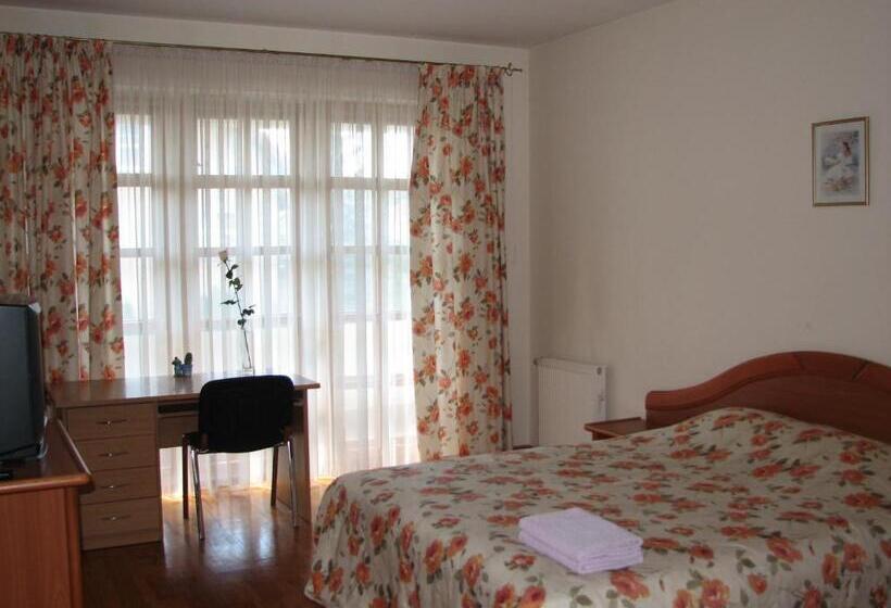 اتاق استاندارد با سرویس بهداشتی مشترک, Little Amber Apartments