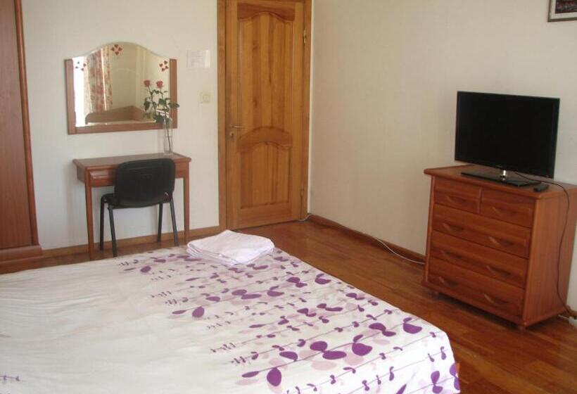 اتاق استاندارد با سرویس بهداشتی مشترک, Little Amber Apartments