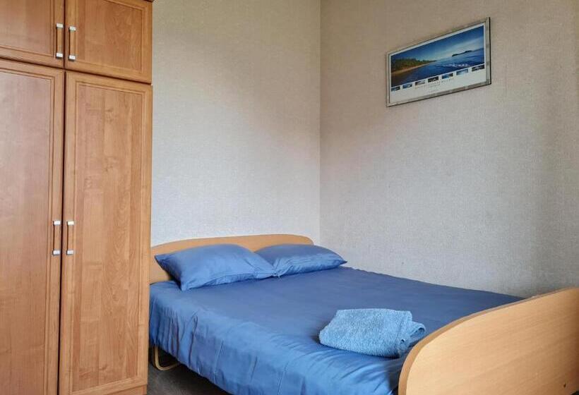 اتاق استاندارد چهارنفره با سرویس بهداشتی مشترک, Little Amber Apartments