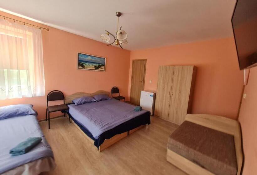 اتاق استاندارد چهار تخته, Little Amber Apartments