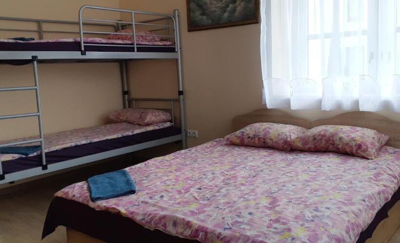 اتاق استاندارد چهار تخته, Little Amber Apartments