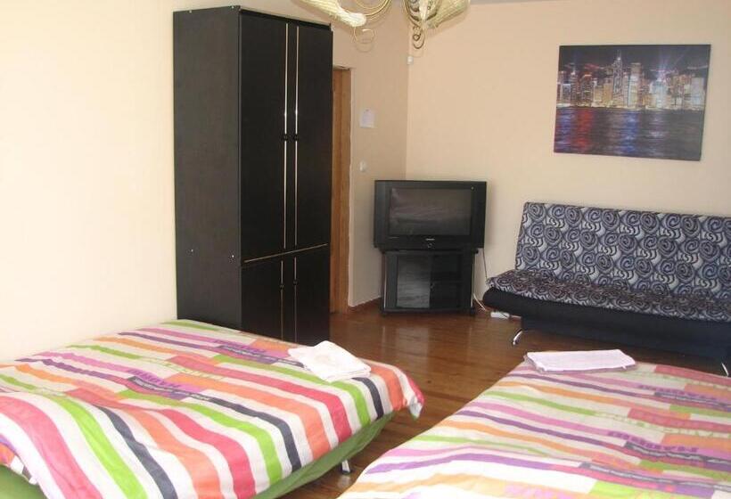 اتاق خانوادگی با سرویس بهداشتی مشترک, Little Amber Apartments