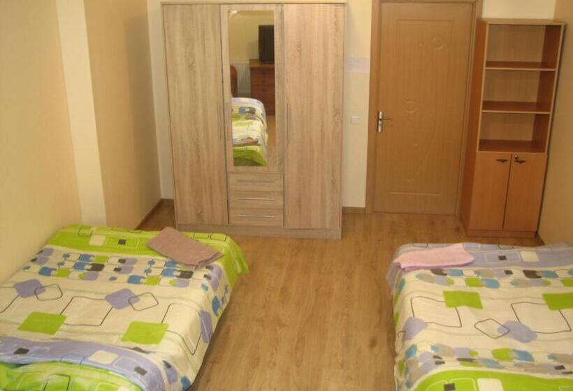 اتاق خانوادگی با سرویس بهداشتی مشترک, Little Amber Apartments