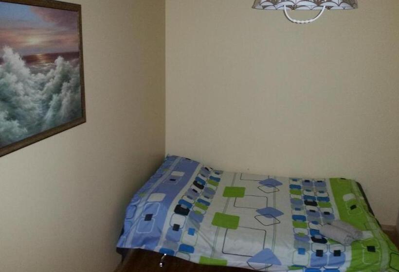 اتاق اکونومی با حمام مشترک, Little Amber Apartments