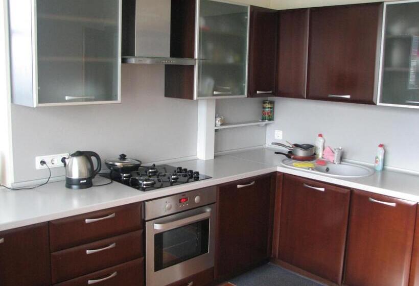 اتاق اکونومی یک تخته, Little Amber Apartments