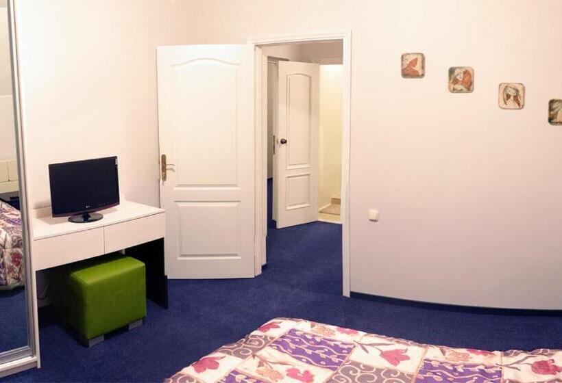 اتاق خانوادگی, Luka