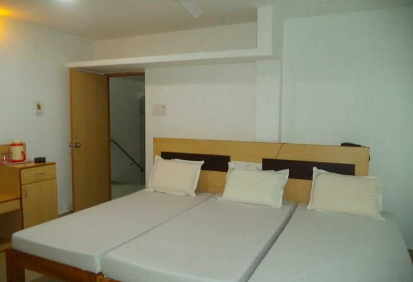 スタンダードトリプルルーム, Samrat Guest House Kk Nagar