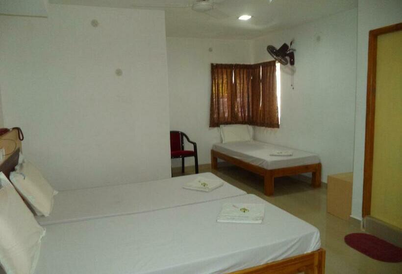 スタンダードトリプルルーム, Samrat Guest House Kk Nagar