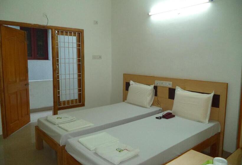 バルコニー付きスタンダードルーム, Samrat Guest House Kk Nagar