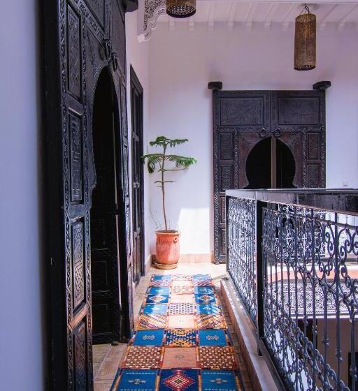 اتاق لوکس, Riad Hugo