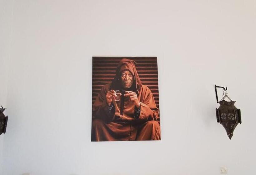 اتاق لوکس, Riad Hugo