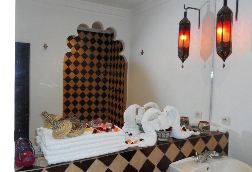 اتاق لوکس, Riad Hugo