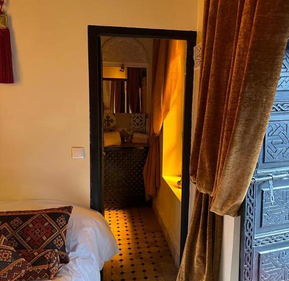 اتاق لوکس, Riad Hugo