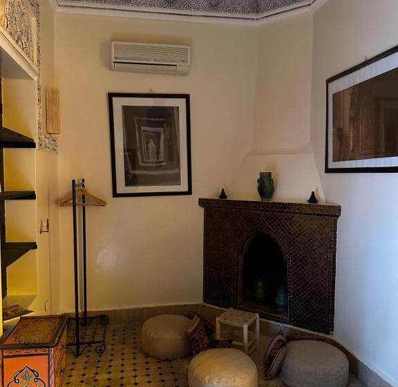 اتاق لوکس, Riad Hugo