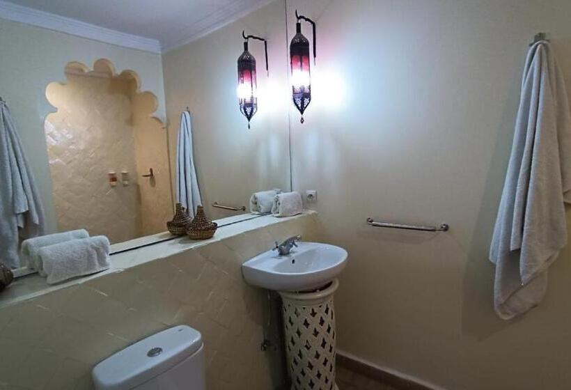 اتاق لوکس, Riad Hugo