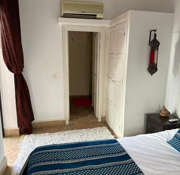 اتاق لوکس, Riad Hugo