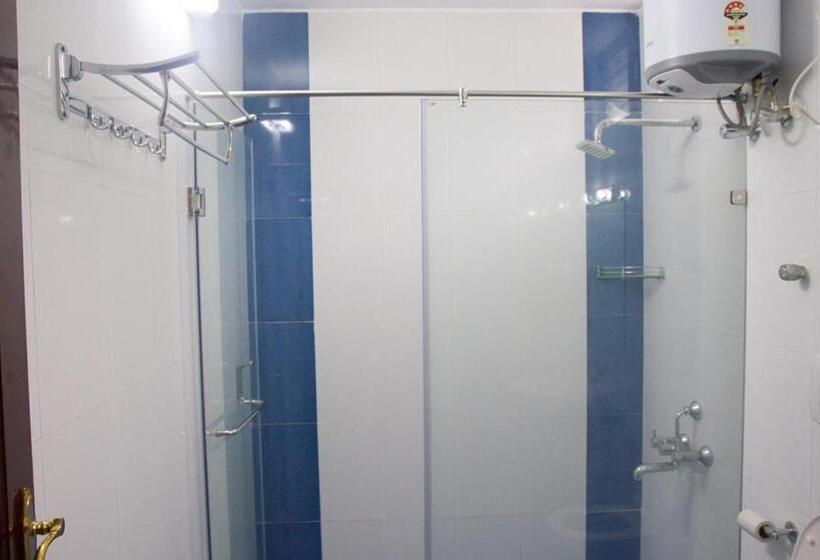 标准间, Cloud Nine Serviced Apartments