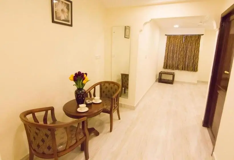 اتاق اجرایی, Cloud Nine Serviced Apartments