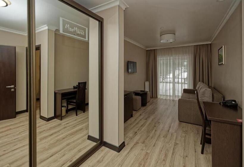 デラックスの４人部屋, Marmaros Apart Hotel & Spa