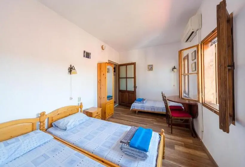 バス共有のスタンダードルーム, Hostel Pashov