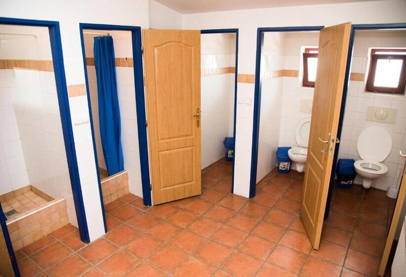 اتاق استاندارد چهارنفره با سرویس بهداشتی مشترک, Pension 15 Homér