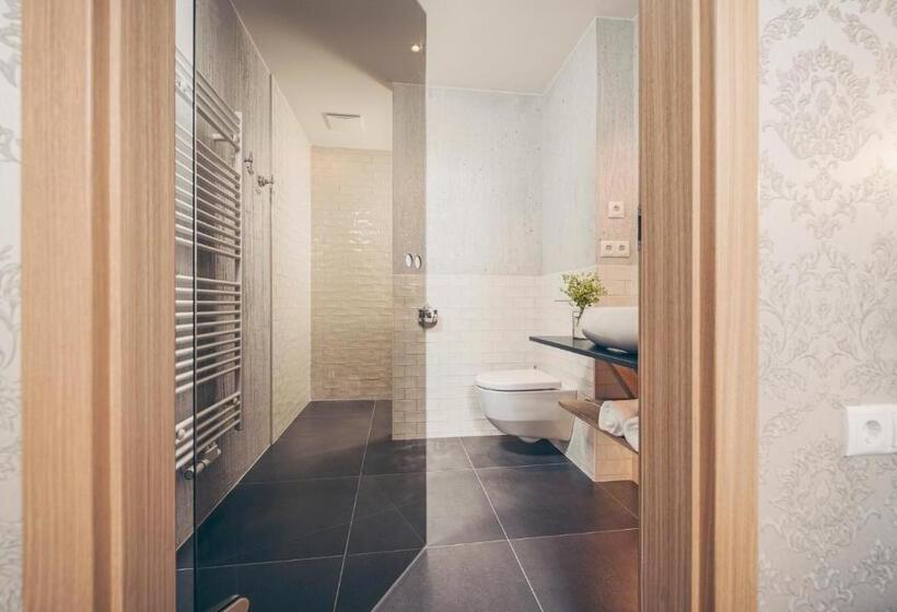 Номер Стандарт, Emma S Kleines