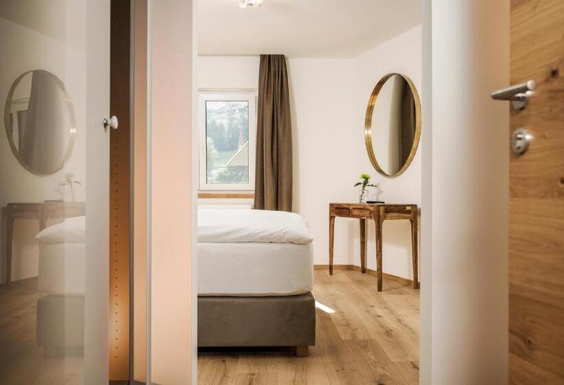 Номер Стандарт, Emma S Kleines