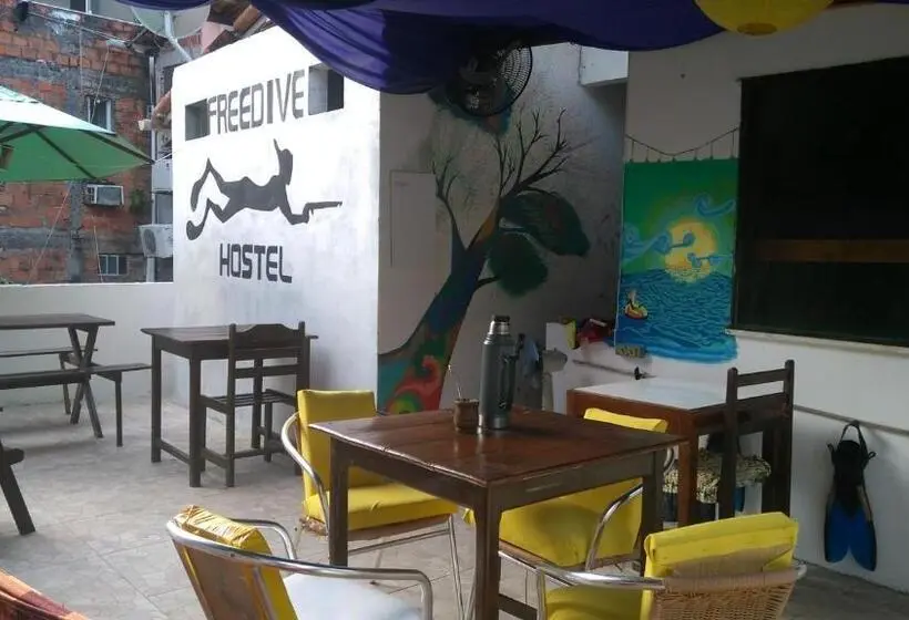 ルームシェアのワンベッド, Hostel Freedive Inn