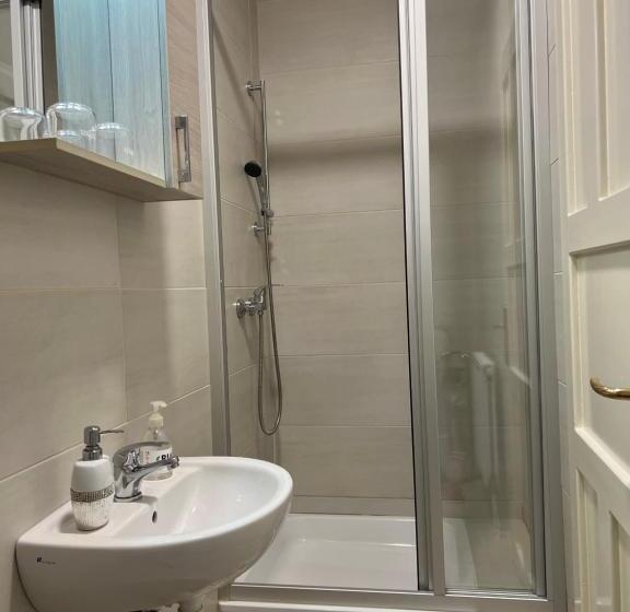 标准三人间, Kiskakas étterem